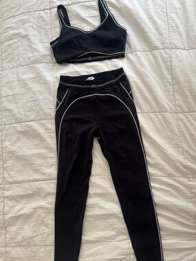 ALO Yoga Black Leggings with White Piping